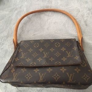 Louie Vuitton mini looping